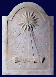 Cadran Solaire en pierre de synthèse en bas relief